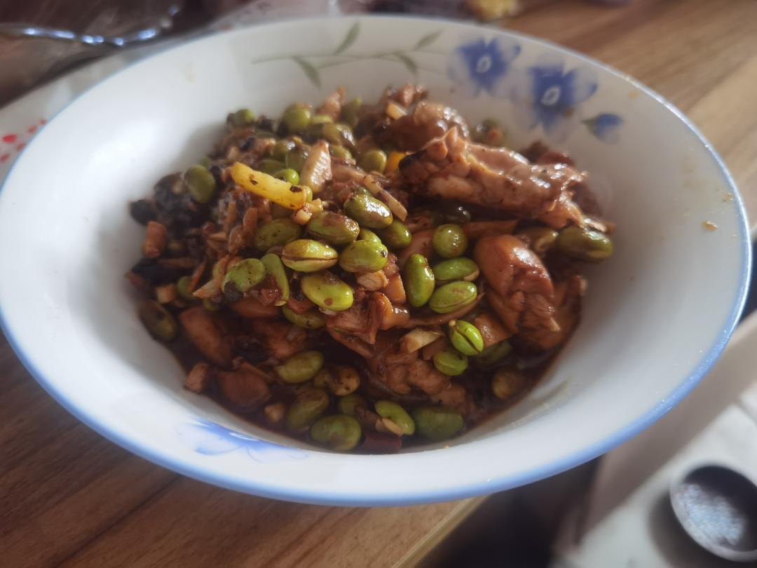 这个季节，当牛蛙碰上毛豆米