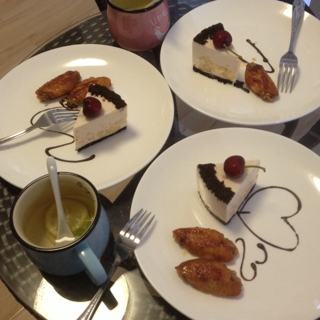 小米_9f2z做的《tinrry下午茶》教你做草莓芝士慕斯