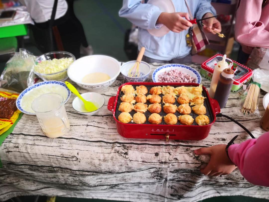 BRUNO料理锅助力小学义卖活动/章鱼小丸子