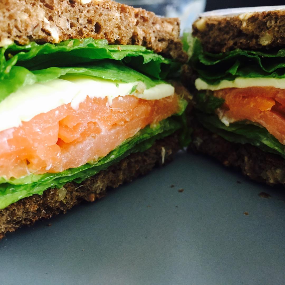 烟熏三文鱼三明治 （Smoked Salmon Sandwich）的做法