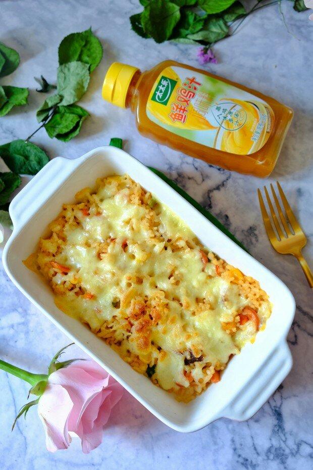 鹿露宝贝做的免烤箱75微波炉做的芝士焗饭好香好诱人