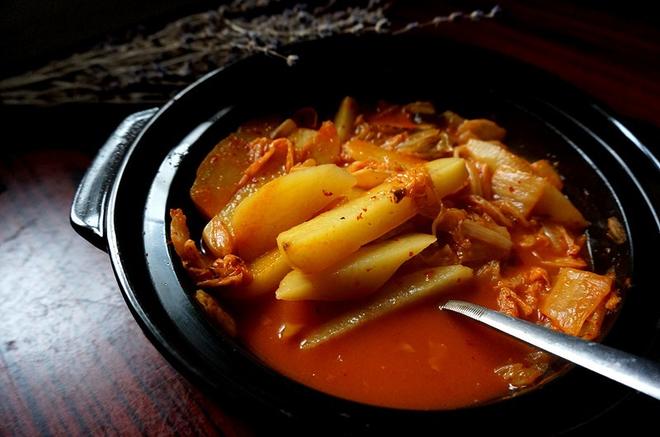 韩国辣白菜土豆汤-泡菜汤的做法