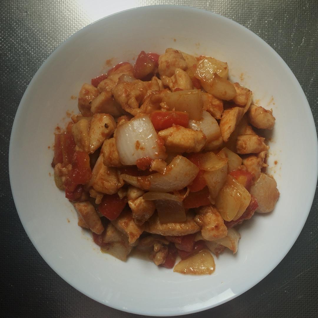 红萝卜洋葱烩鸡肉