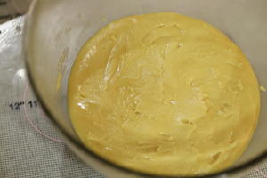 饼店老师傅的传统广式莲蓉蛋黄月饼的做法 步骤5