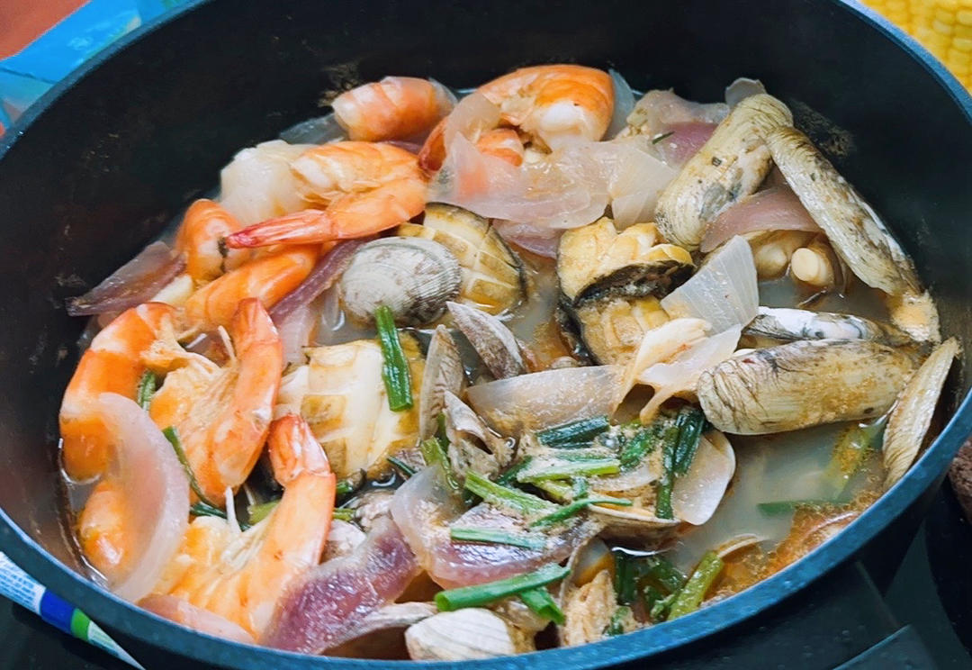 鲜到舔勺的海鲜锅！