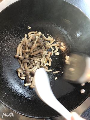 椒香蟹味菇  👏特别特别受欢迎👏的做法 步骤4