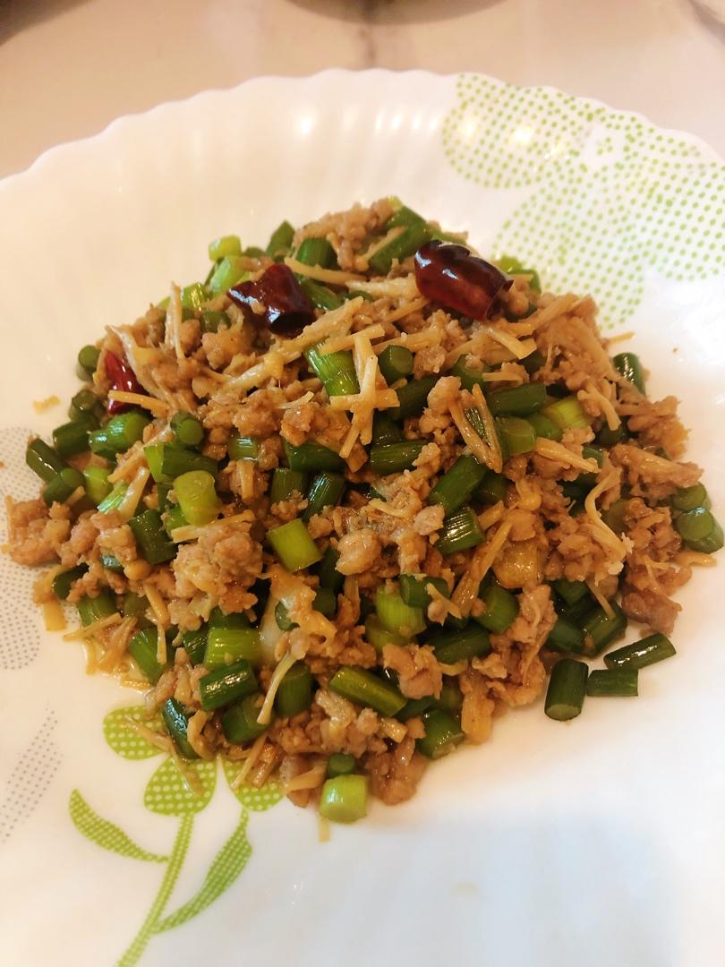 肉末炒蒜苗(苍蝇头)