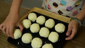 广式月饼—红莲蓉蛋黄馅、奶油椰丝馅的做法 步骤26