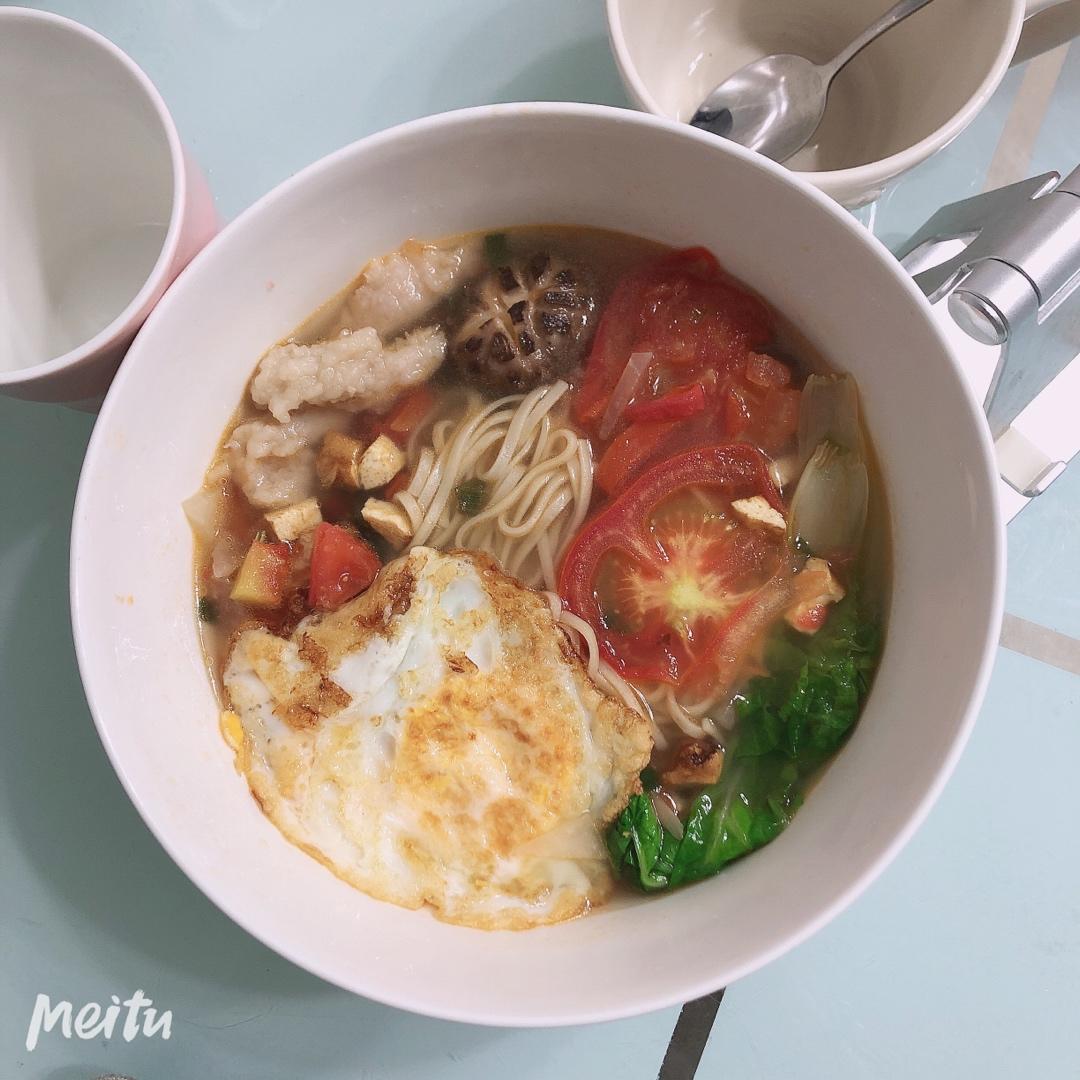 菌汤面条 看得见的香菇 尝得到的鲜美 这才是真正的菌汤