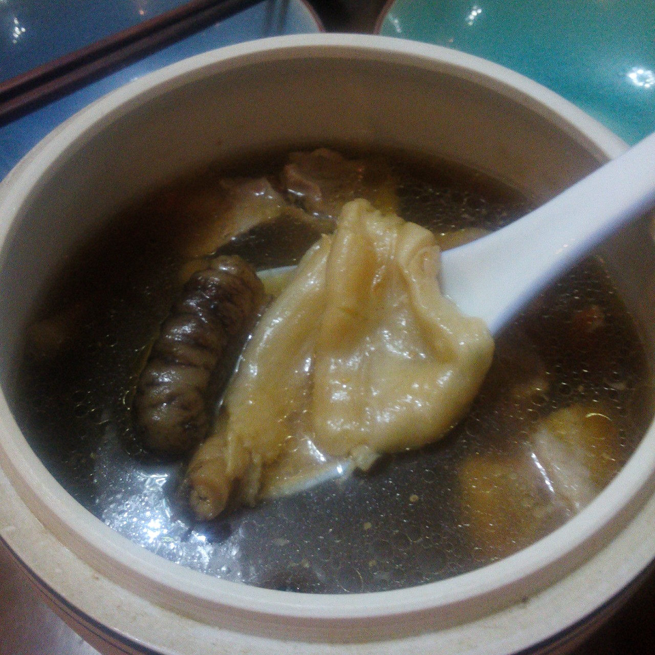 海参花胶乌鸡汤