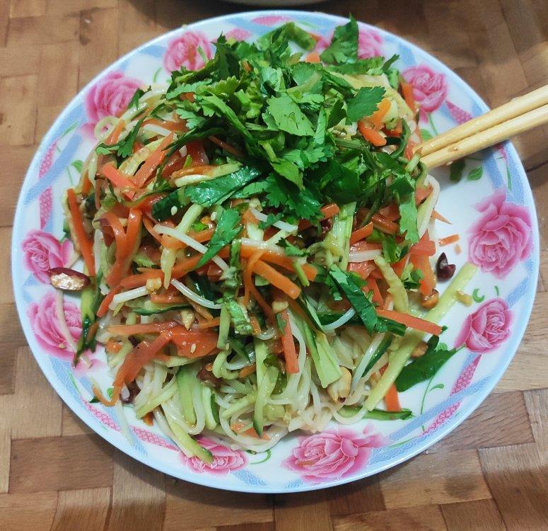 超简单的酸辣凉拌面