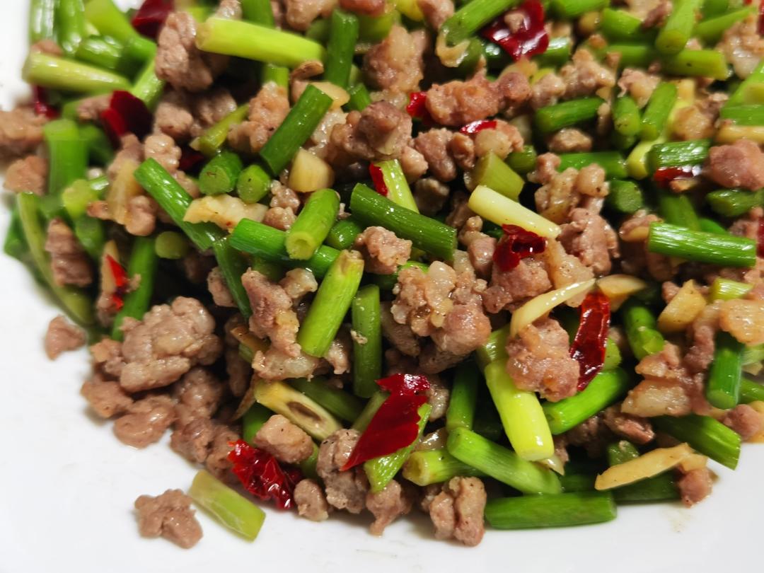 蒜苔炒肉末，三碗米饭都不够吃