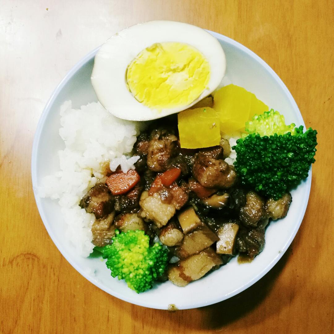 洋葱酥卤肉饭