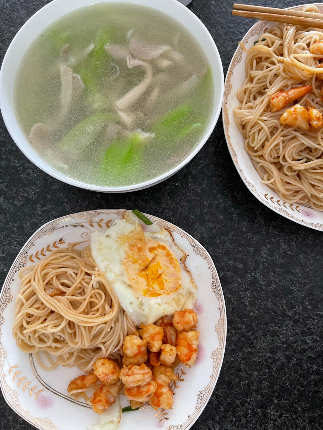 夏天一定要吃的🦐蒜香虾仁拌面🦐好吃到舔盘