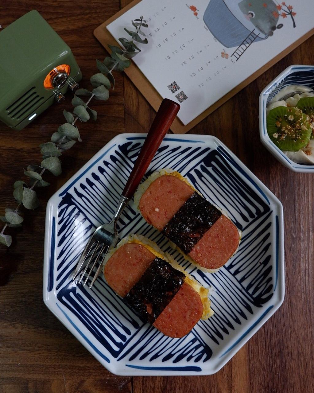 Spam Sushi Masubi 午餐肉甜蛋寿司 by あっ、 妄想グルメだ!