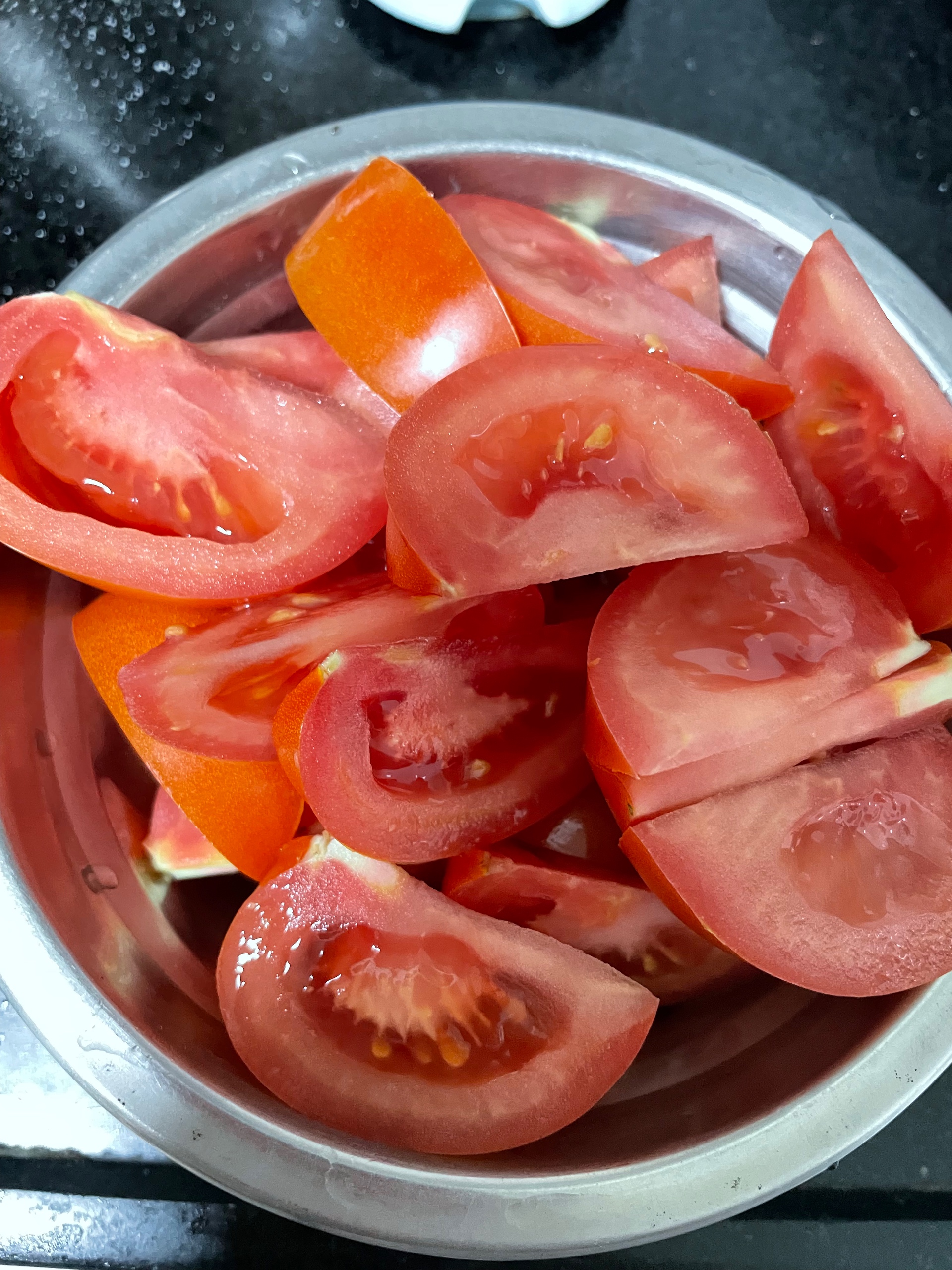 番茄闷豆腐的做法 步骤1