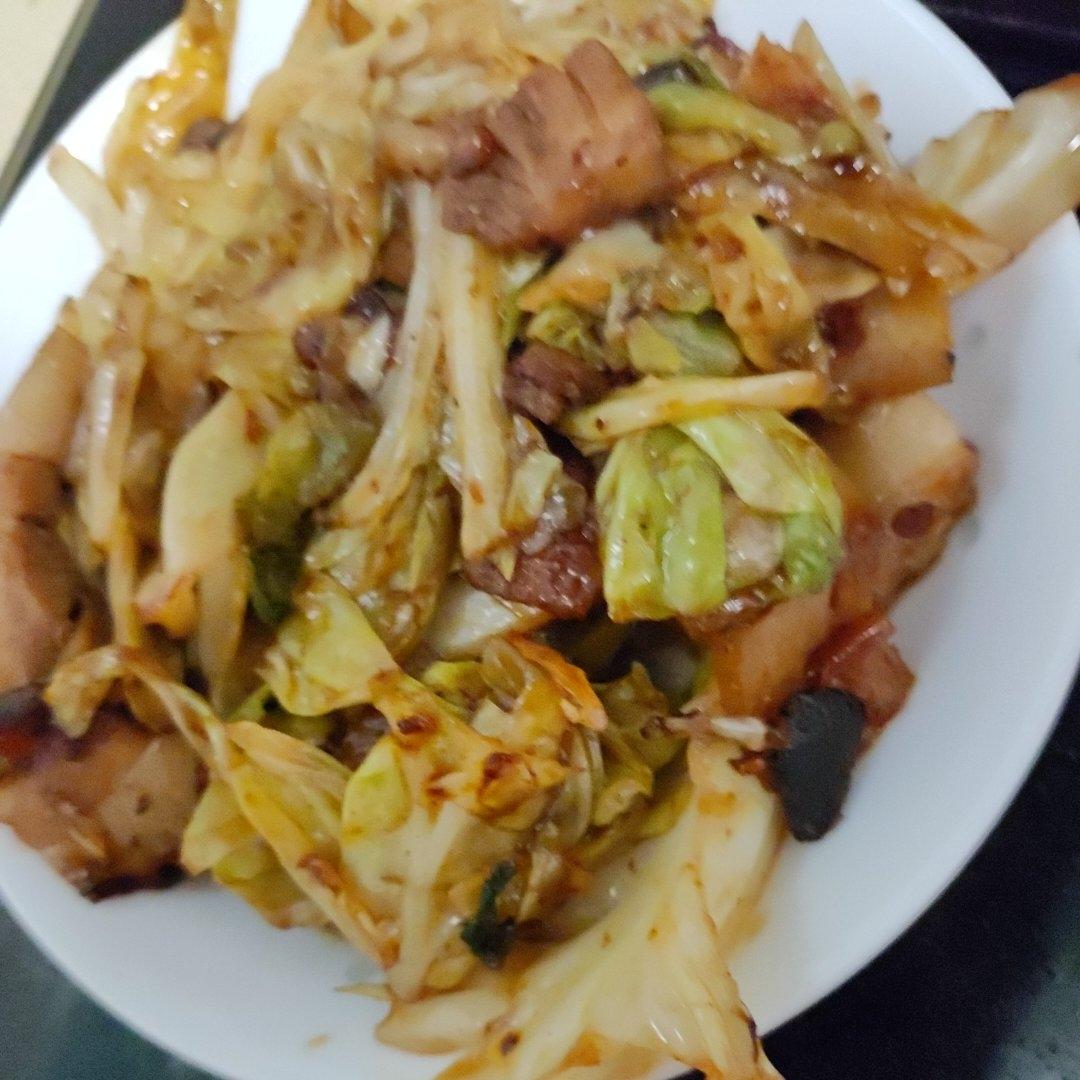 包菜这样炒才下饭，又香又好吃，次次做都光盘