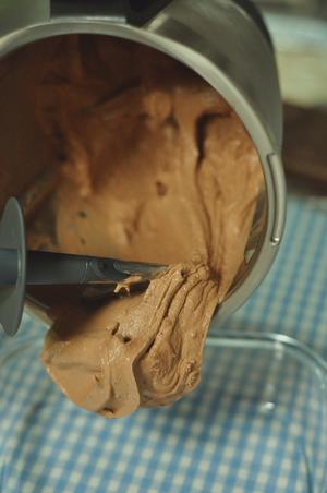 无敌浓郁的巧克力冰淇淋的做法 步骤12