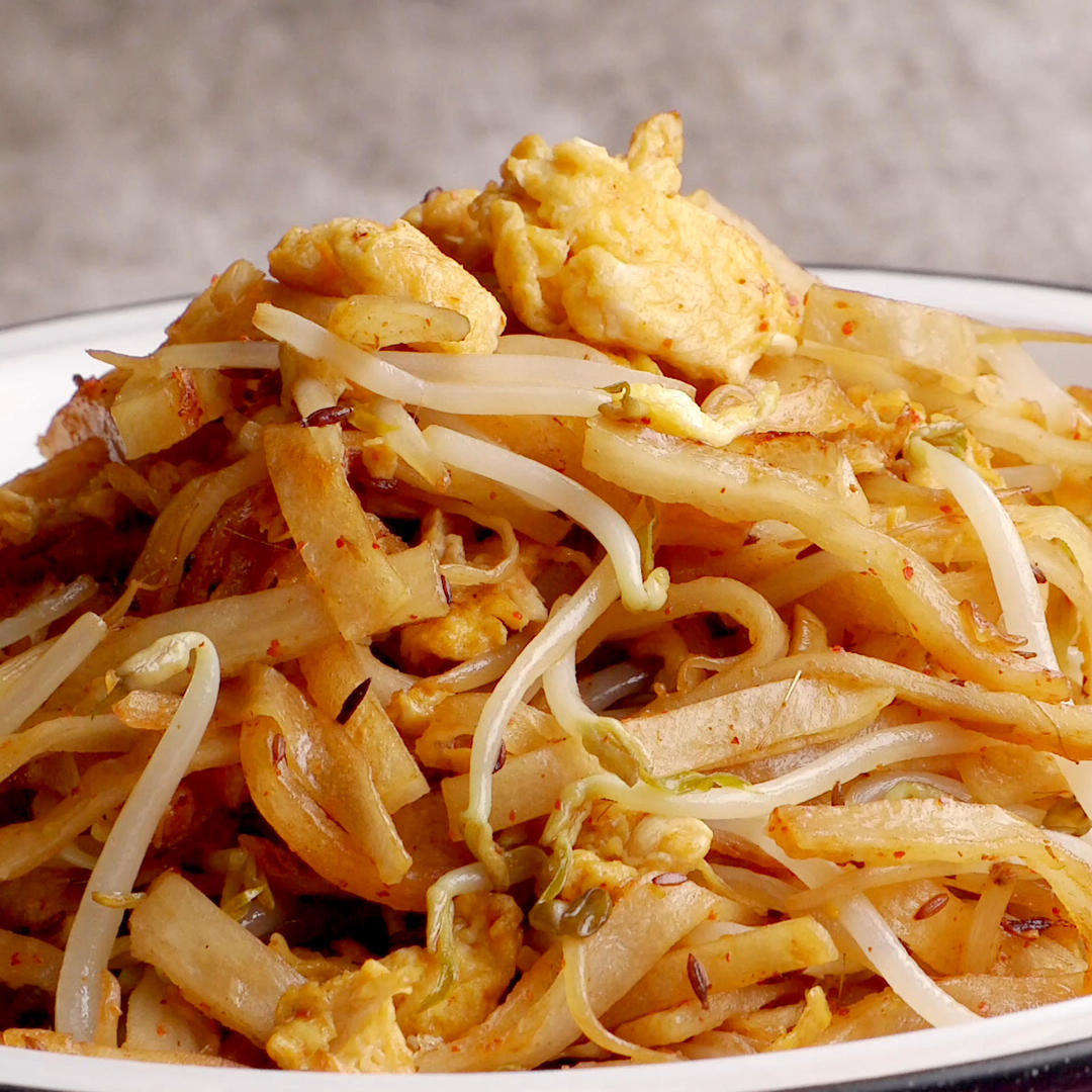 鸡蛋豆芽素炒饼