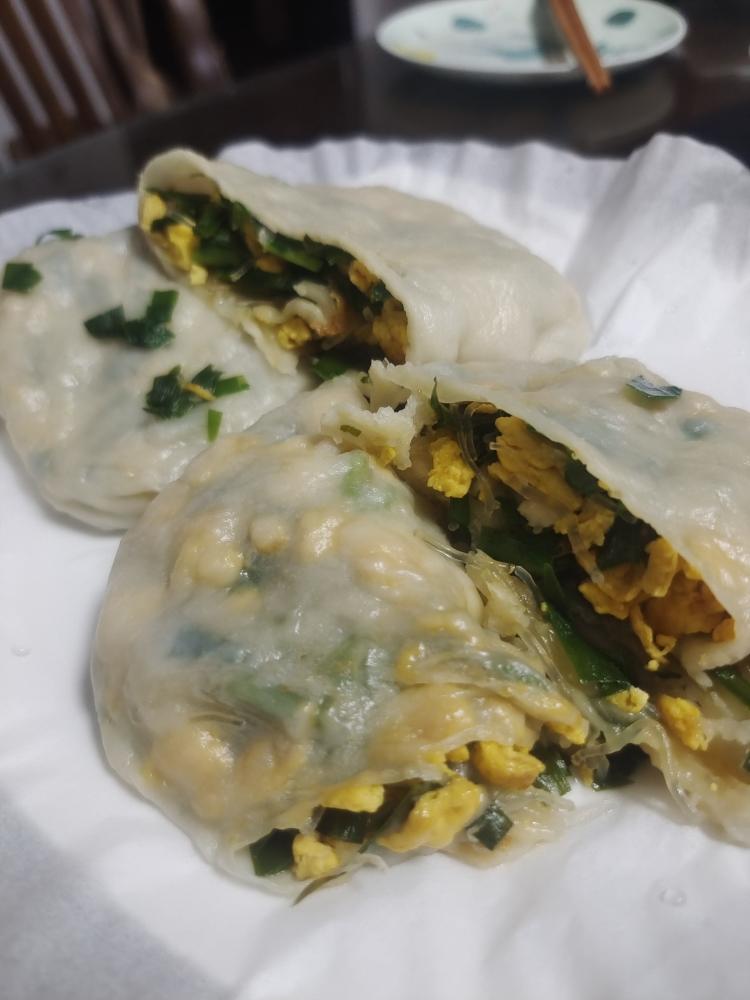 韭菜鸡蛋粉丝薄皮蒸饼的做法