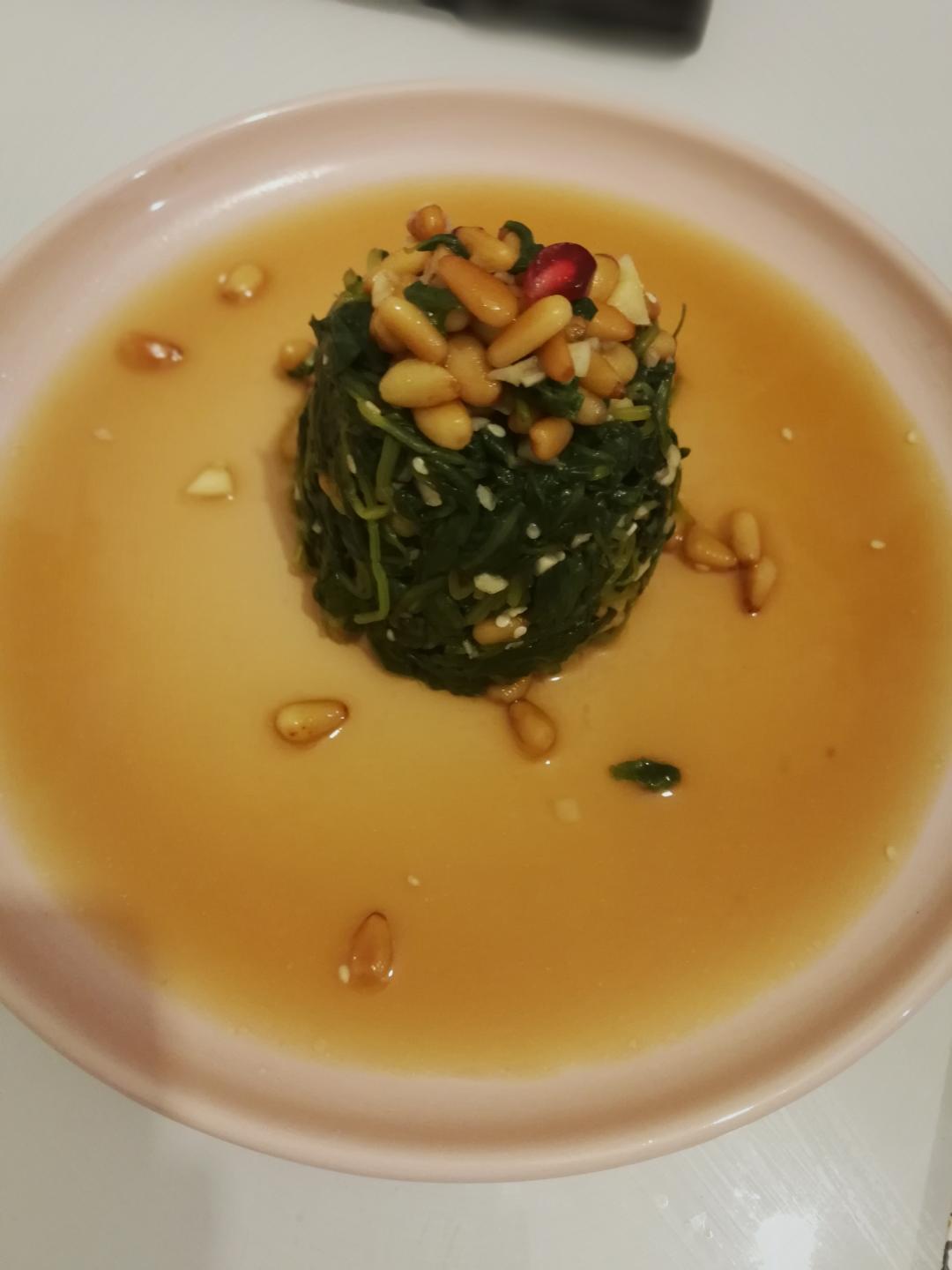 凉拌花生米菠菜