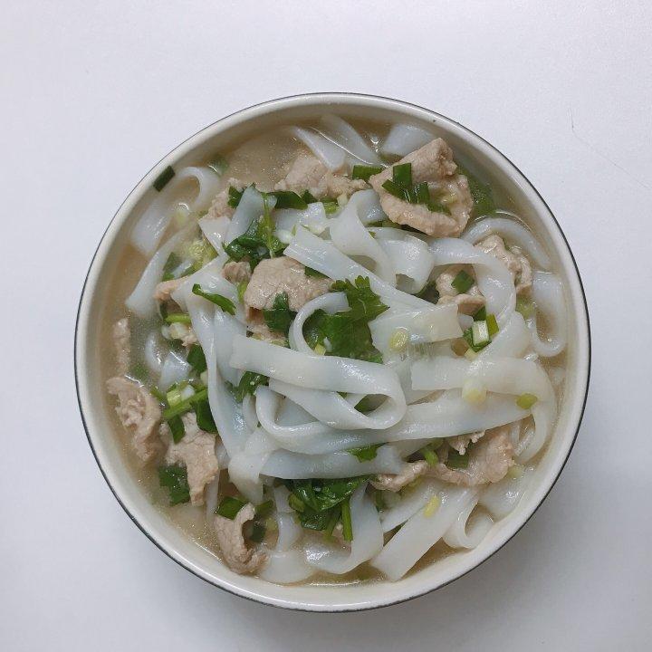 广式早餐-瘦肉汤河粉