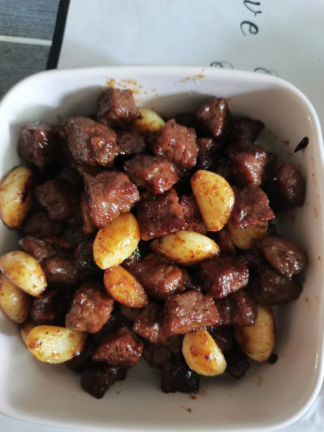 好吃到舔盘的蒜香黑椒牛肉粒