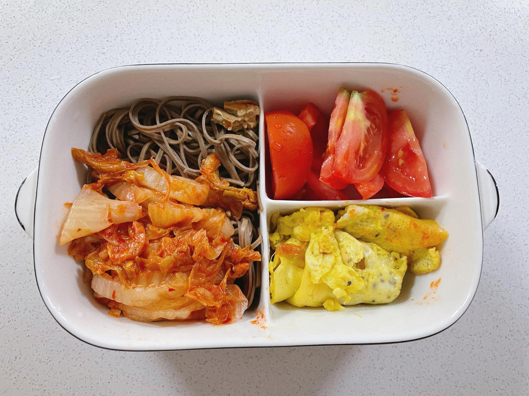 荞麦面条简餐便当