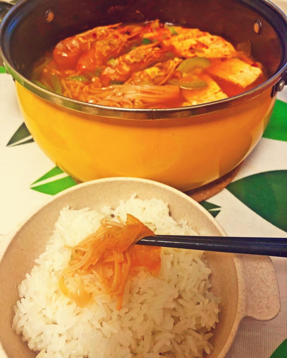 韩式金针菇豆腐泡菜汤锅