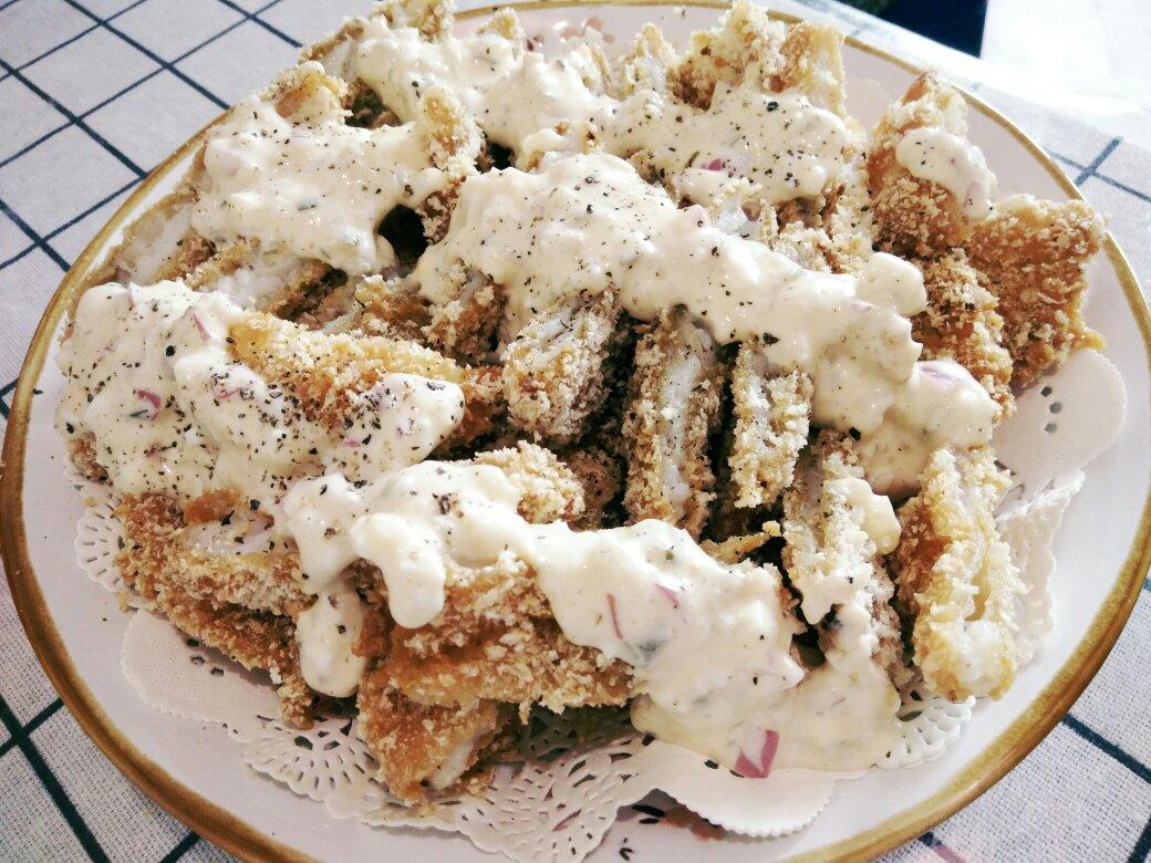 听妈妈讲那过去的事情做的酥炸鱼排配塔塔酱