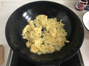 香菇豆豉酱炒腊肉米粉的做法 步骤7
