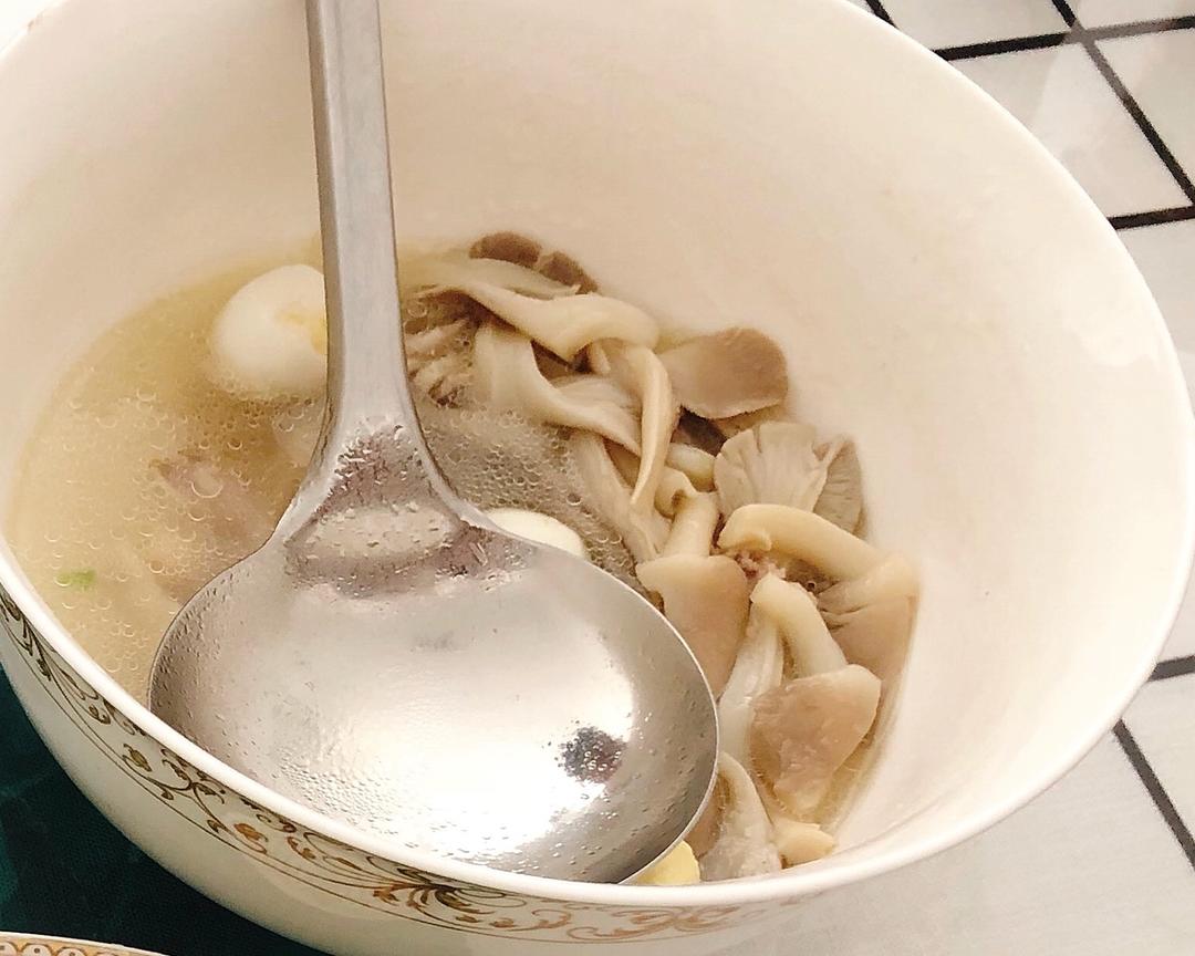 【蘑菇三鲜汤的做法步骤图,蘑菇三鲜汤怎么做好吃】肥树苗_下厨房