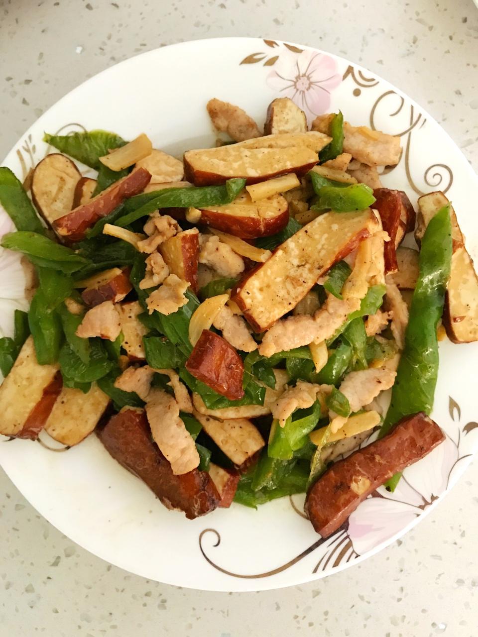 青椒香干炒肉丝