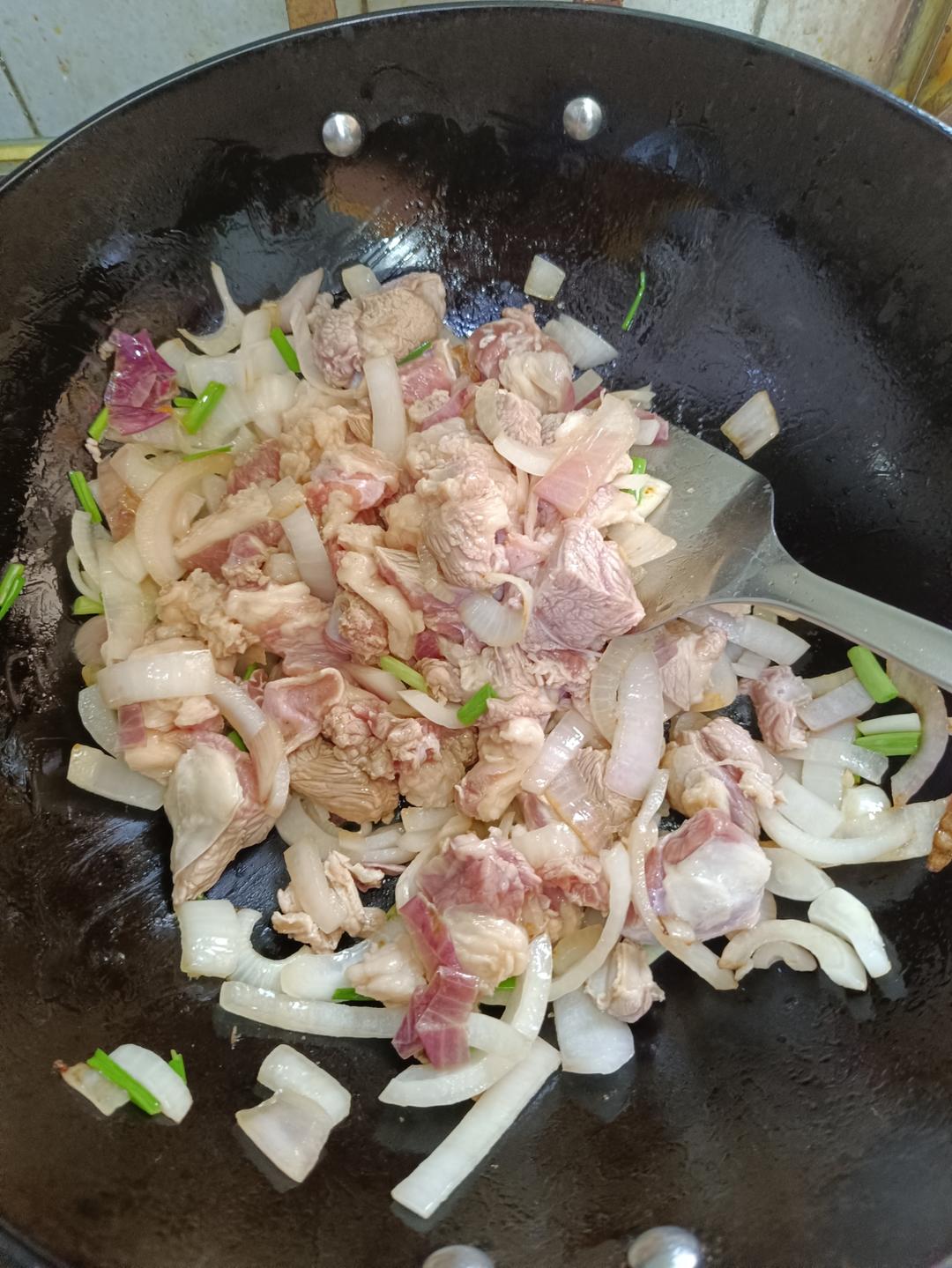 新疆抓饭（简单又好吃的电饭锅版）