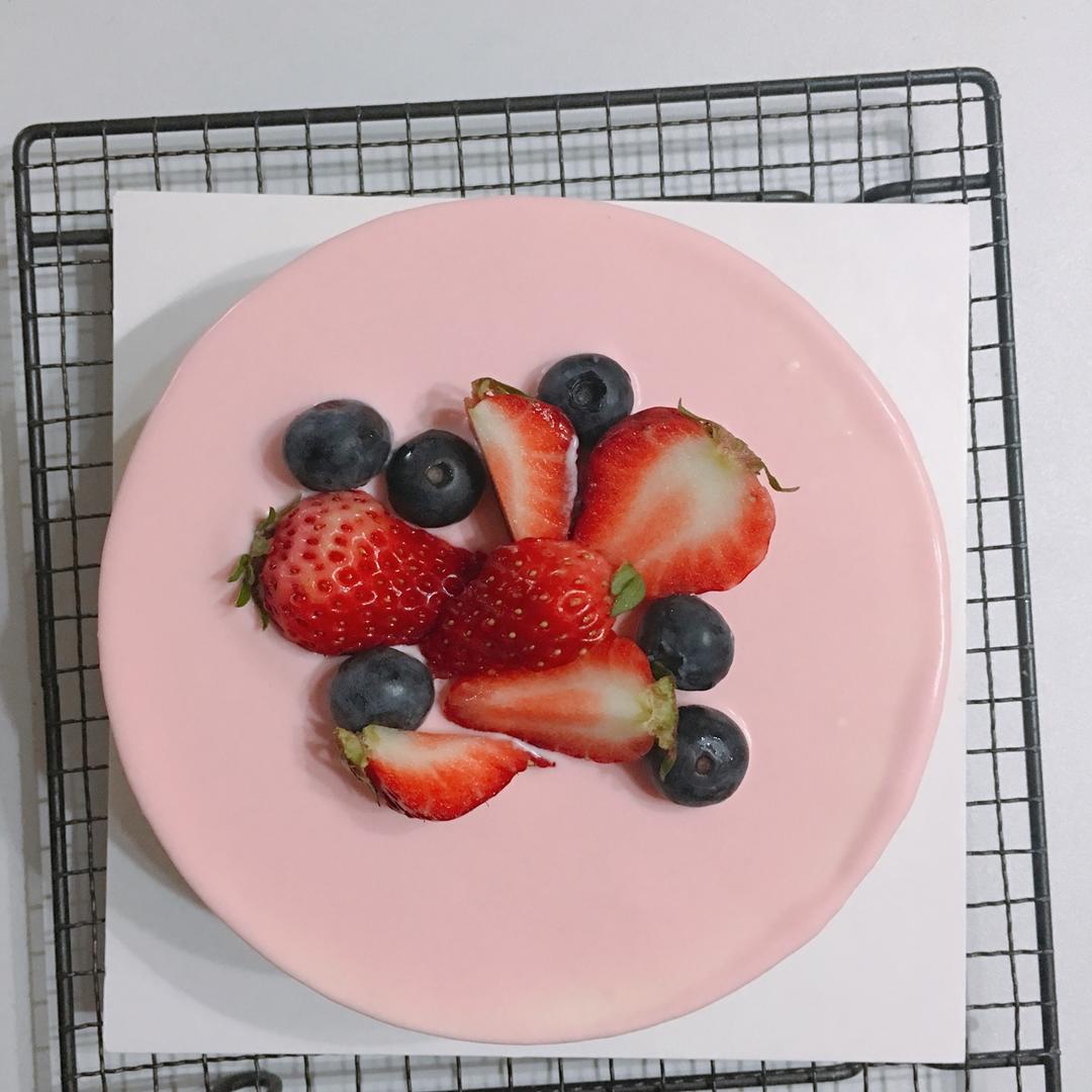 草莓流心生乳酪慕斯蛋糕