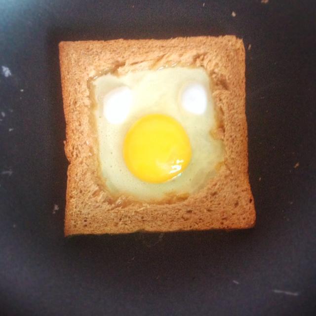 吐司煎蛋（极简三明治）的做法 步骤1