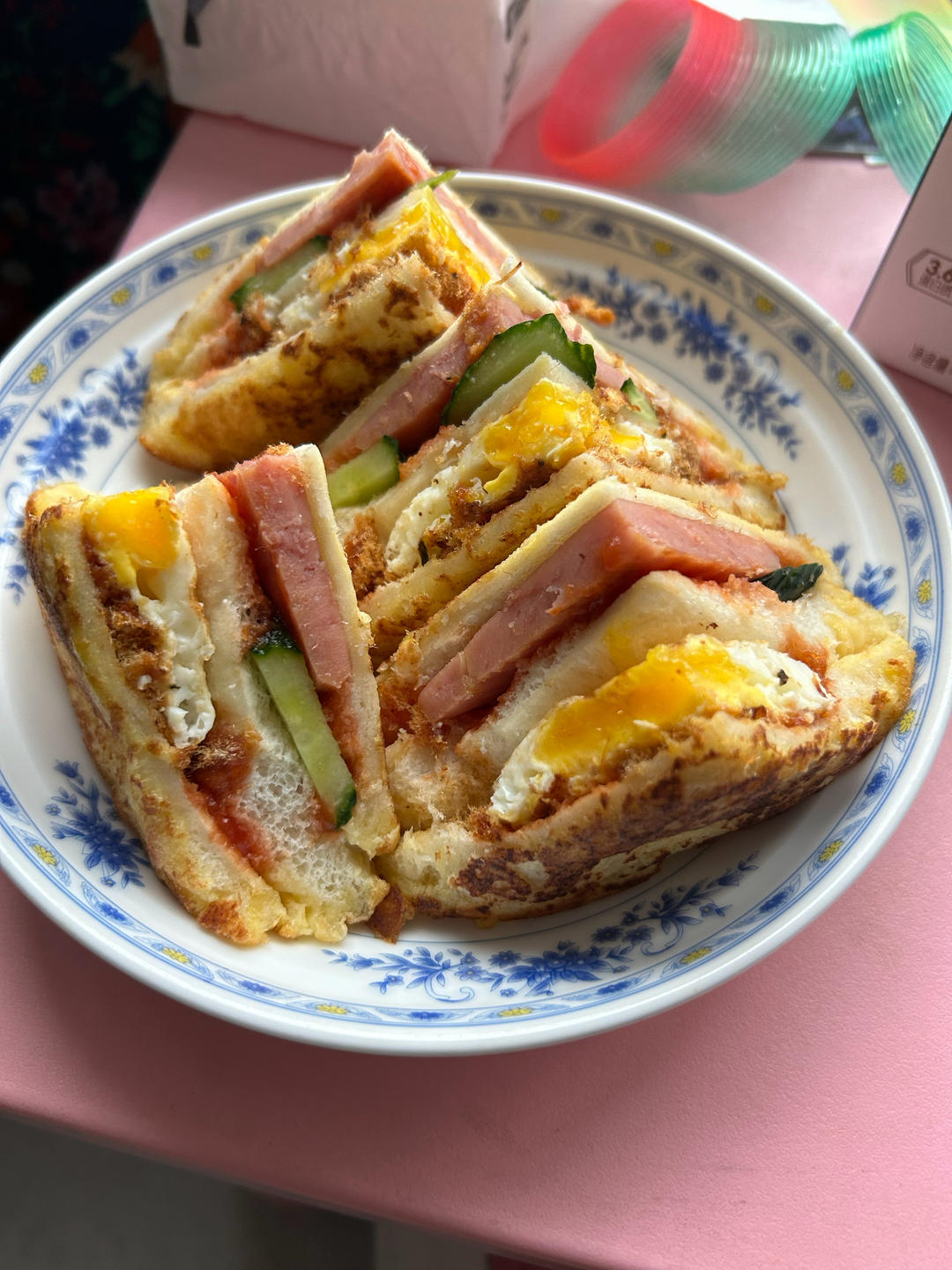早餐给兄妹俩做好吃的三明治，简单又省事～