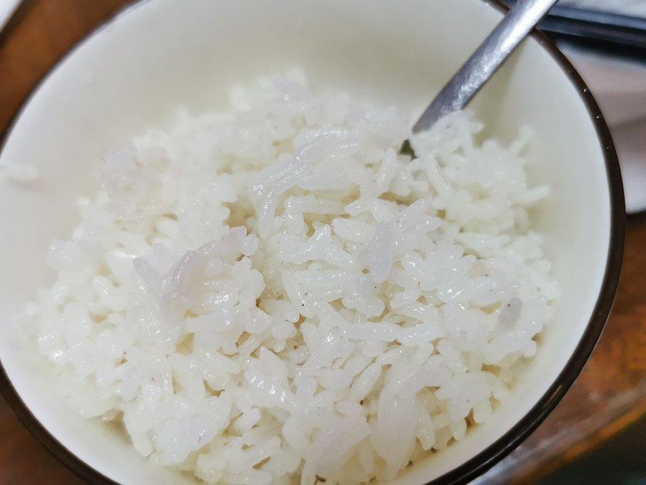 粒粒分明的油鸡饭