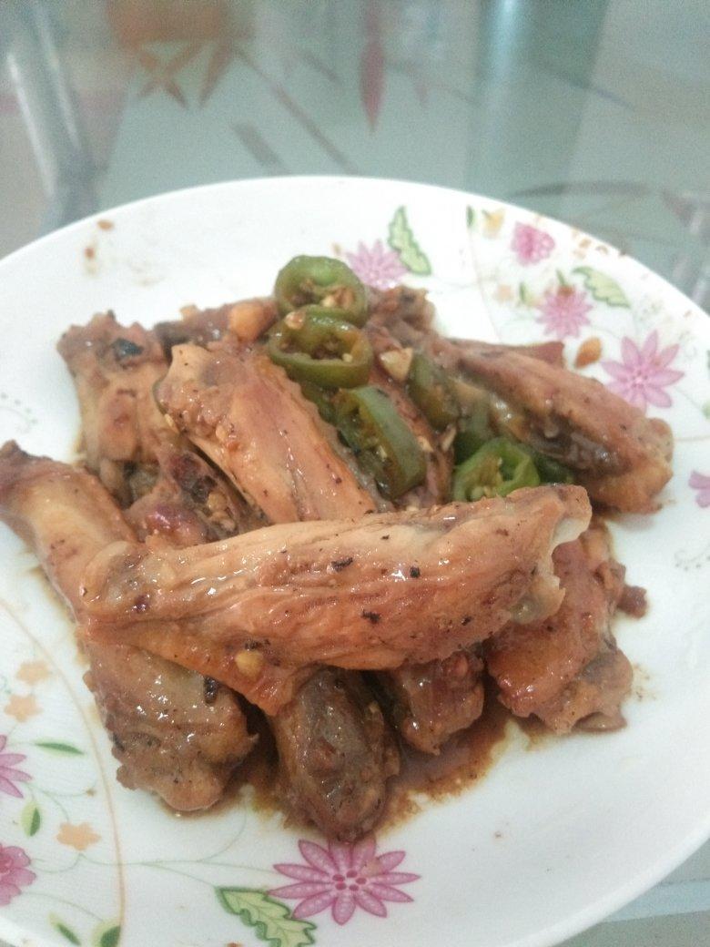 外酥里嫩，鲜到舔手指的蒜香鸡翅