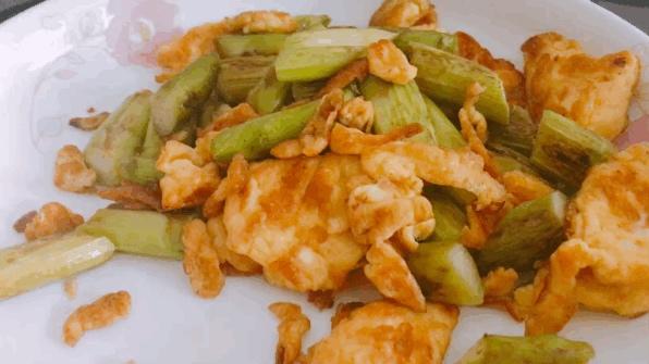 芦笋炒鸡蛋