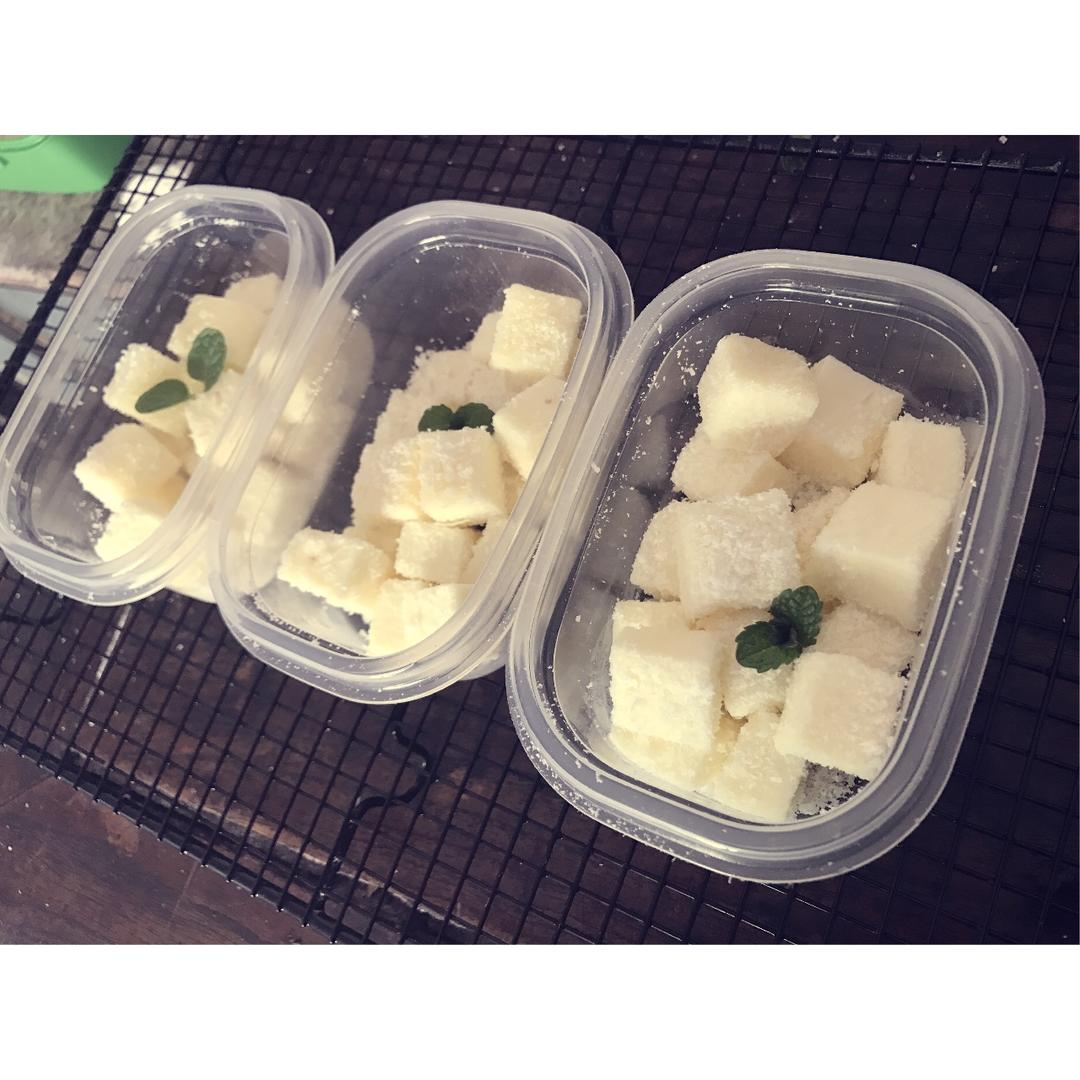 完胜85度C牛奶椰丝小方