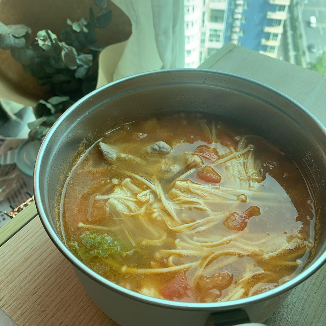 金针菇肥牛番茄锅