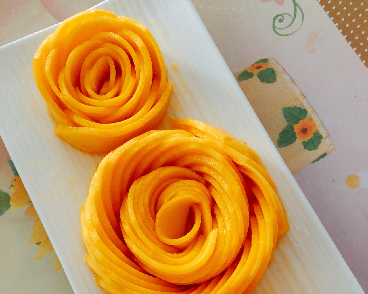 芒果玫瑰花切法的做法