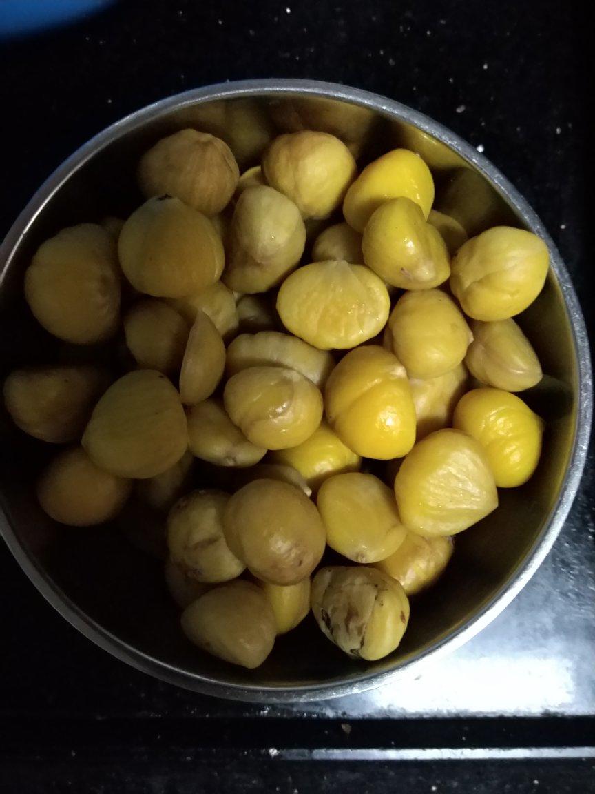 巧剥板栗皮的方法