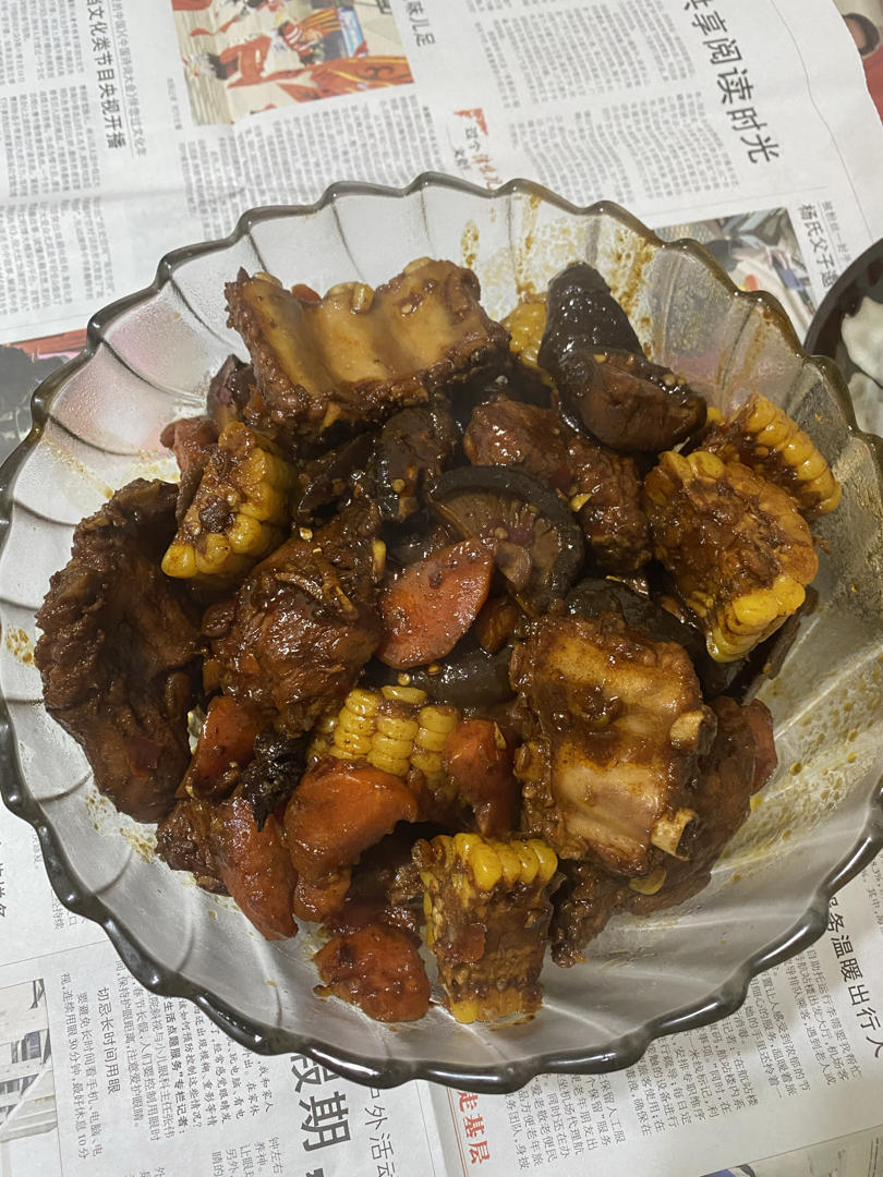 好吃到舔碗的家常玉米排骨煲，香嫩多汁，肉香十足超解馋