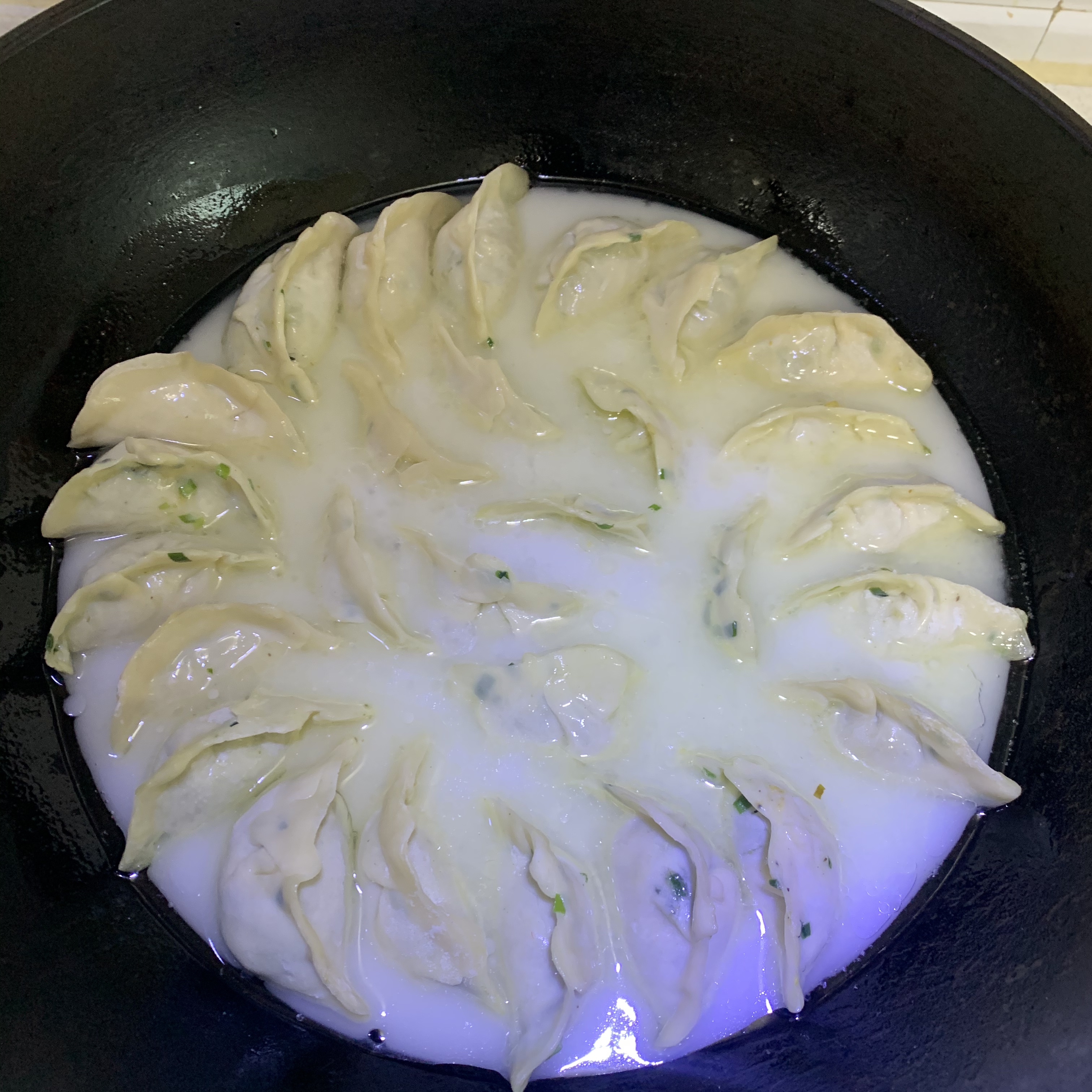 锅贴（冷冻饺子版）的做法 步骤3