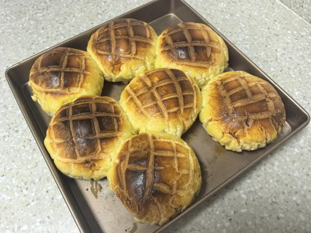 好吃到炸裂的港式菠萝包（附带制作酥皮的小视频）