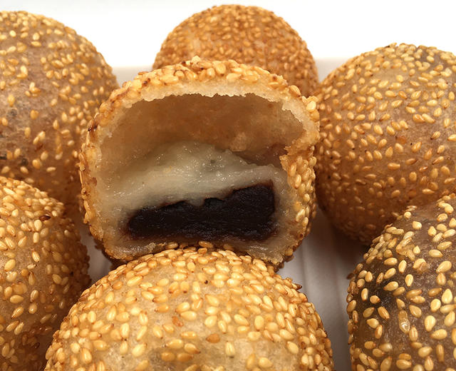 空心豆沙麻团,超简单一次成功,香甜酥脆,好吃 到停不下来。的做法