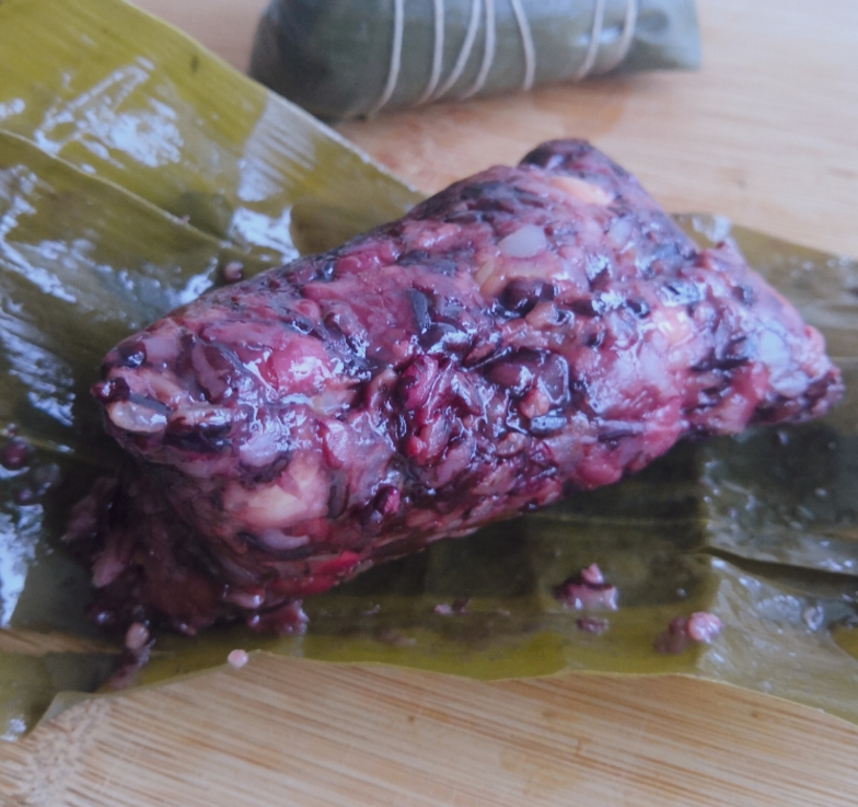 紫米红枣粽子 五谷杂粮粽子的做法