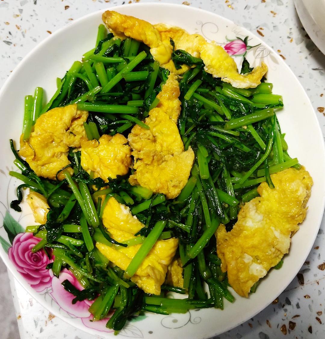 婷pymk做的茼蒿炒鸡蛋